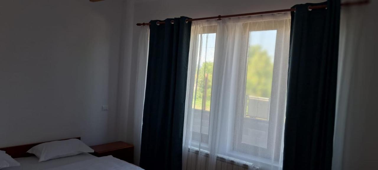 Casa Francesca Apartment Comanesti  Luaran gambar