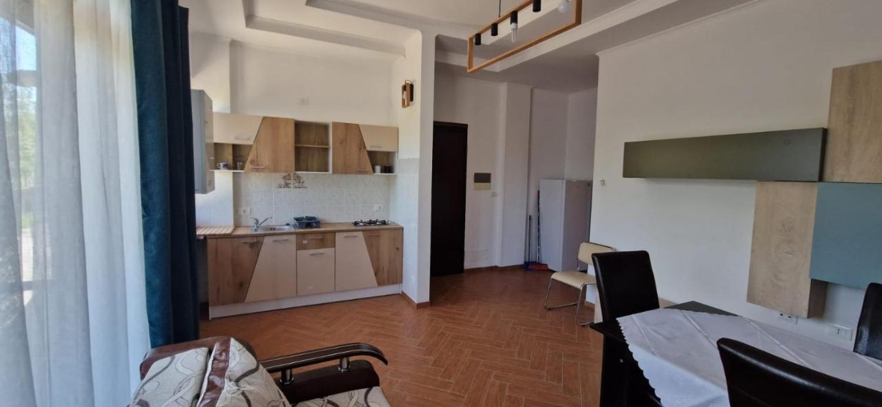 Casa Francesca Apartment Comanesti  Luaran gambar