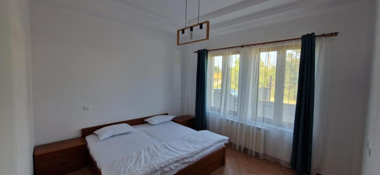 Casa Francesca Apartment Comanesti  Luaran gambar